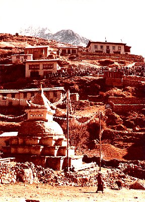 1979 Nepal, Everest Trek, at Namche Bazar. People high above are gathered for the Saturday morning open-air market. Photo by Ken Street.